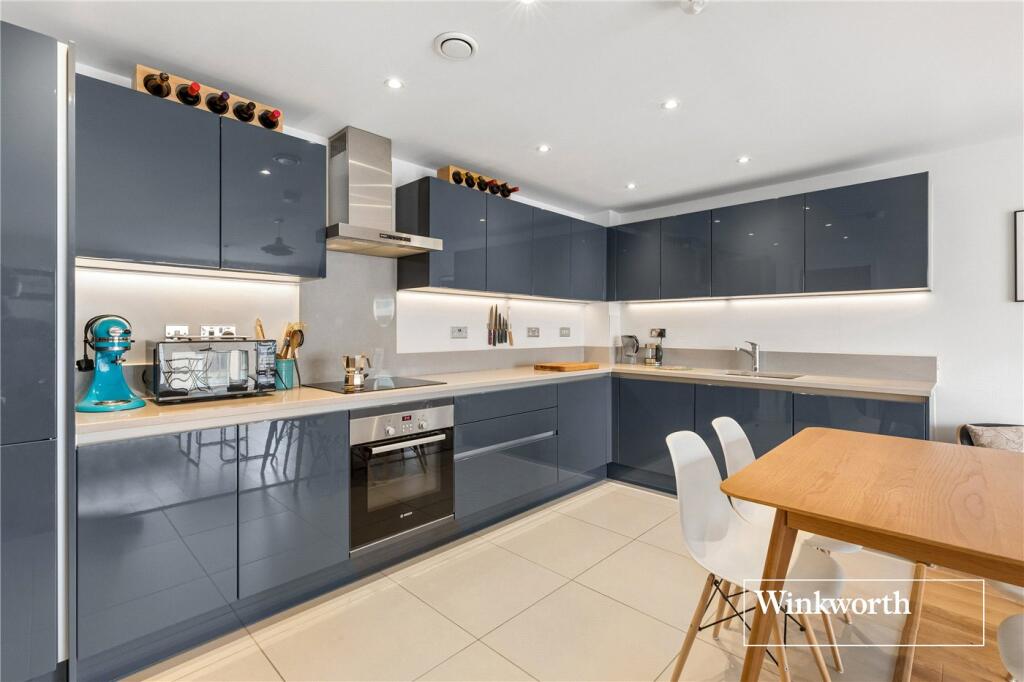 Apartment in London, Millbrook Park, West Finchley - View 5