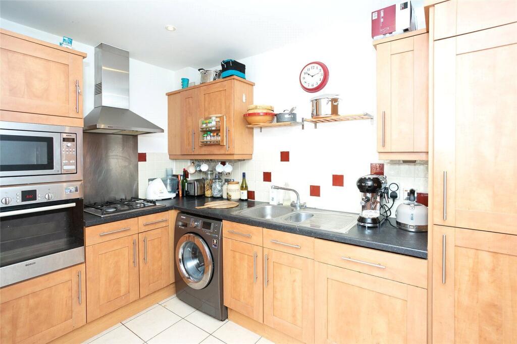 Apartment in Watford, Hertfordshire - View 4
