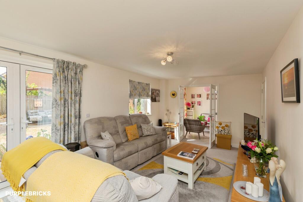Hutton Close, Trowbridge, BA14 photo 4