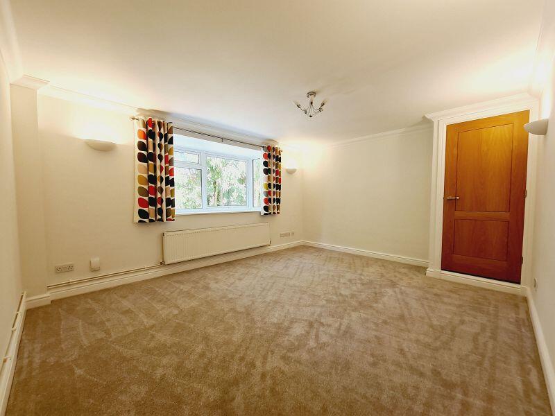 East Lodge, Epsom Road, Leatherhead photo 3