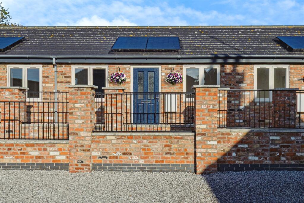 2-bed bungalow on Justice Place, Withernsea, £120,000