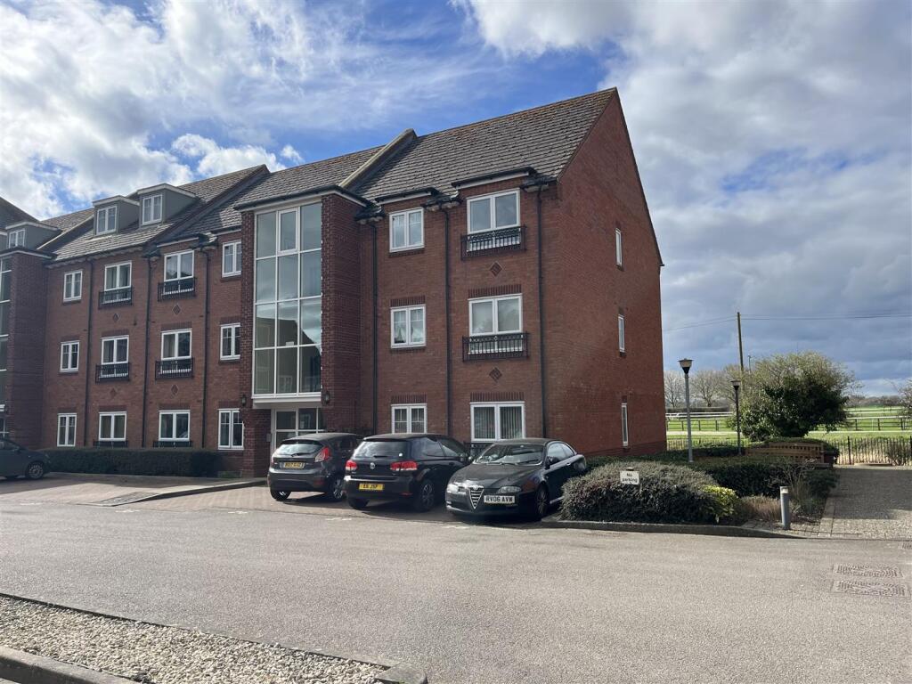 Main image of property: Bread And Meat Close, Warwick