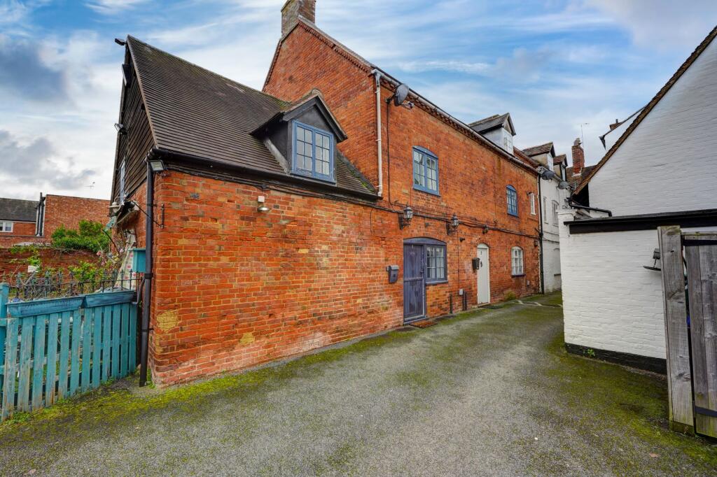 Main image of property: High Street, Alcester, B49
