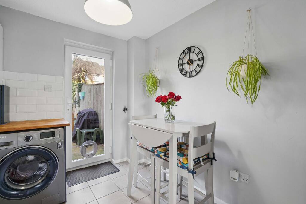 Eton Close, Witney, OX28 photo 4