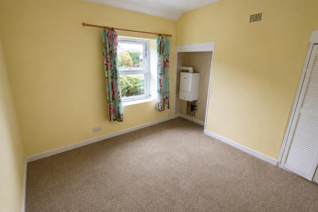 House in Llandudno, Brymbo - View 4