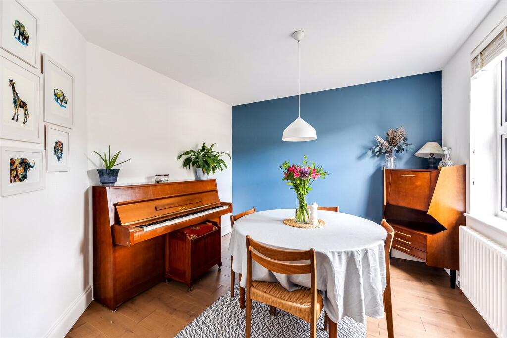 House in Toddington, Central Bedfordshire - View 5