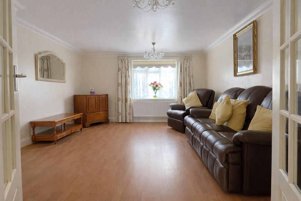 Arnold Villas, Tiptree photo 3