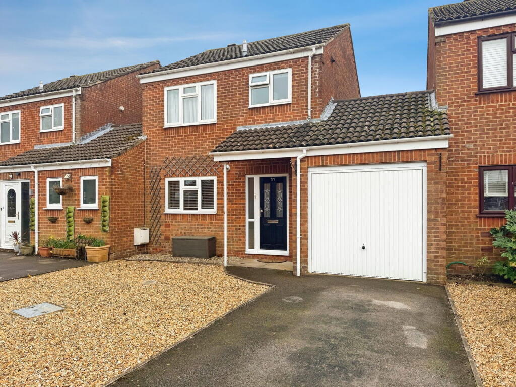 Main image of property: Larkspur Gardens, Holbury, SO45