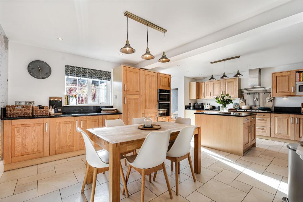 House in St Albans - View 3