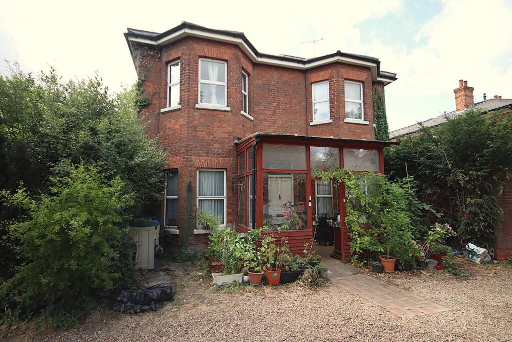 Main image of property: Bath Road, Taplow, Maidenhead