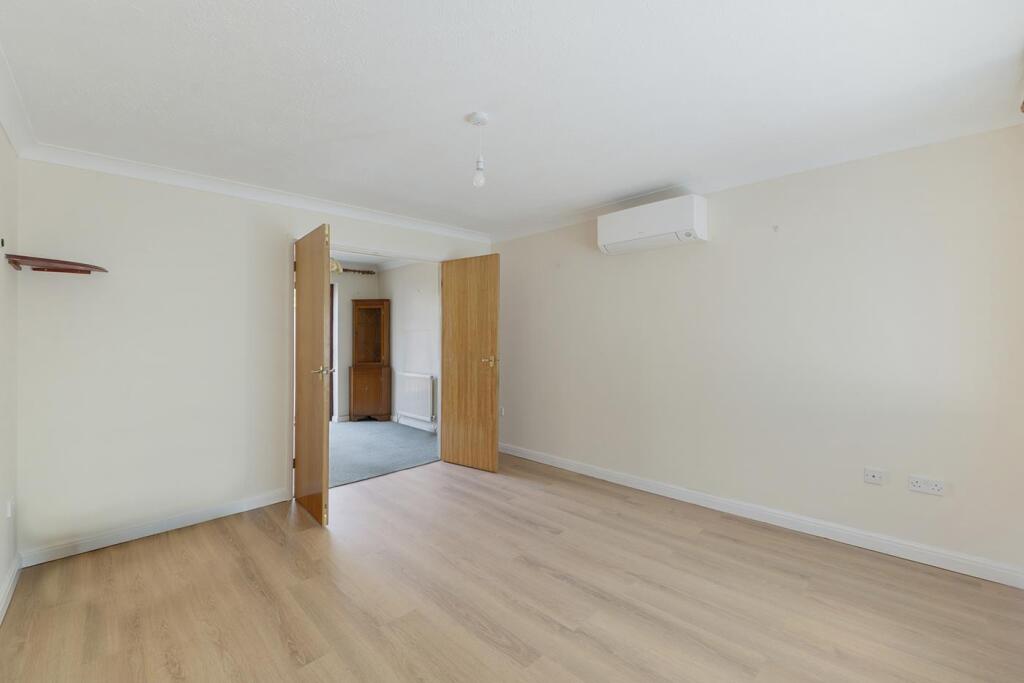 House in Tunbridge Wells, Paddock Wood - View 3