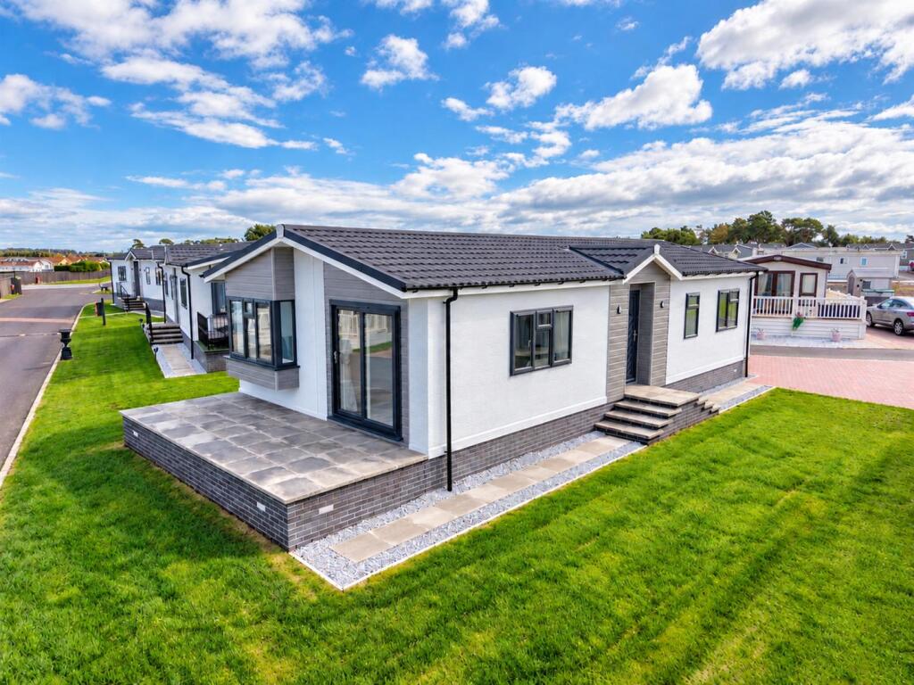 2-bed caravan on Tredegar, Barry Downs Park, Barry, Carnoustie, £160,000