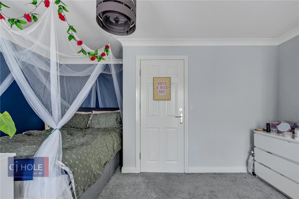 5 bedroom terraced house for rent