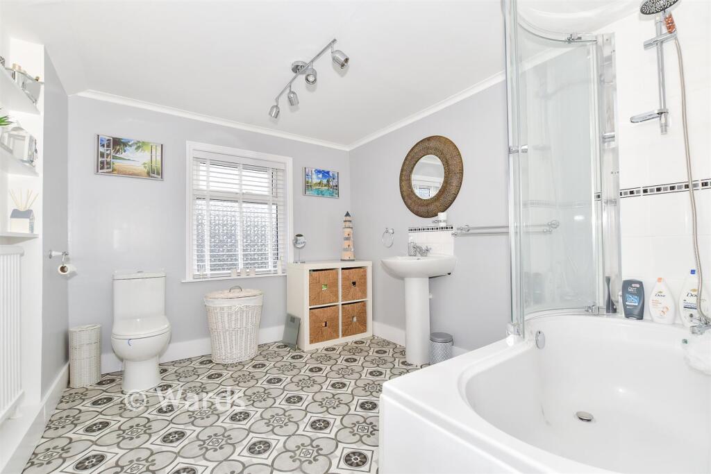 House in Maidstone, Ringlestone - More