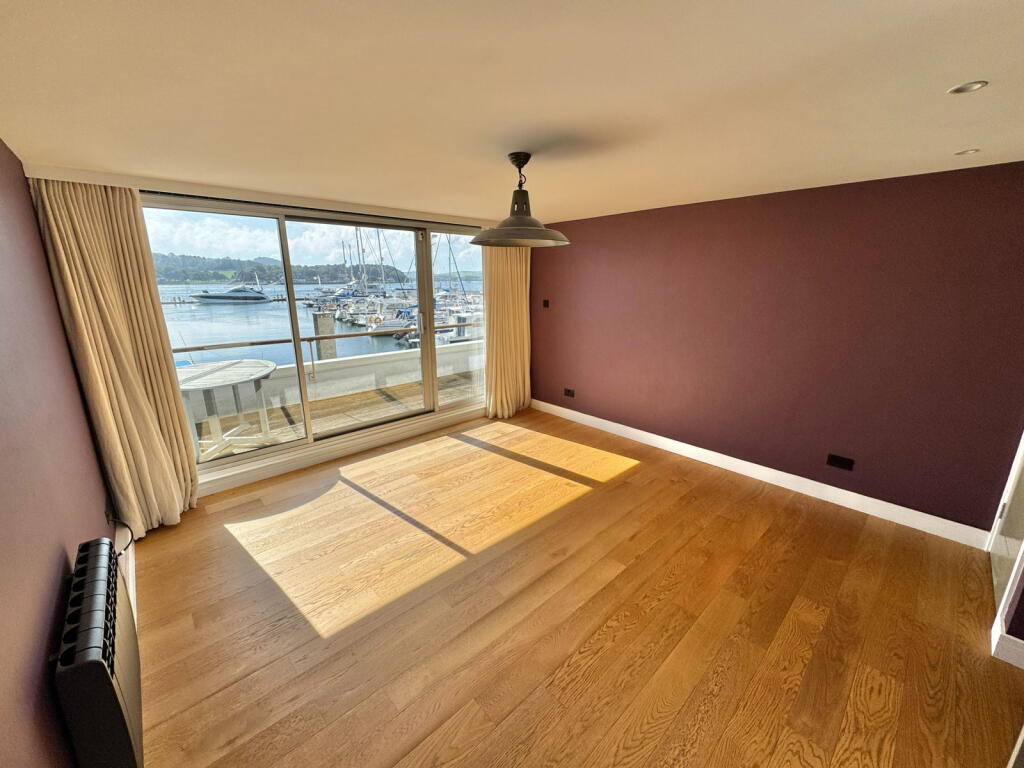 Apartment in Plymouth - More