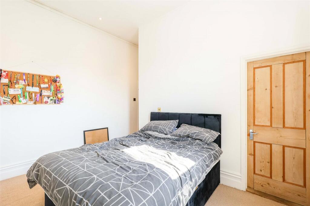 Apartment in Portsmouth, Southsea - View 6