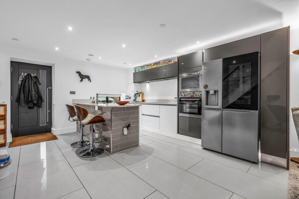 House in East Hertfordshire, Kings Hill, Ware - View 2