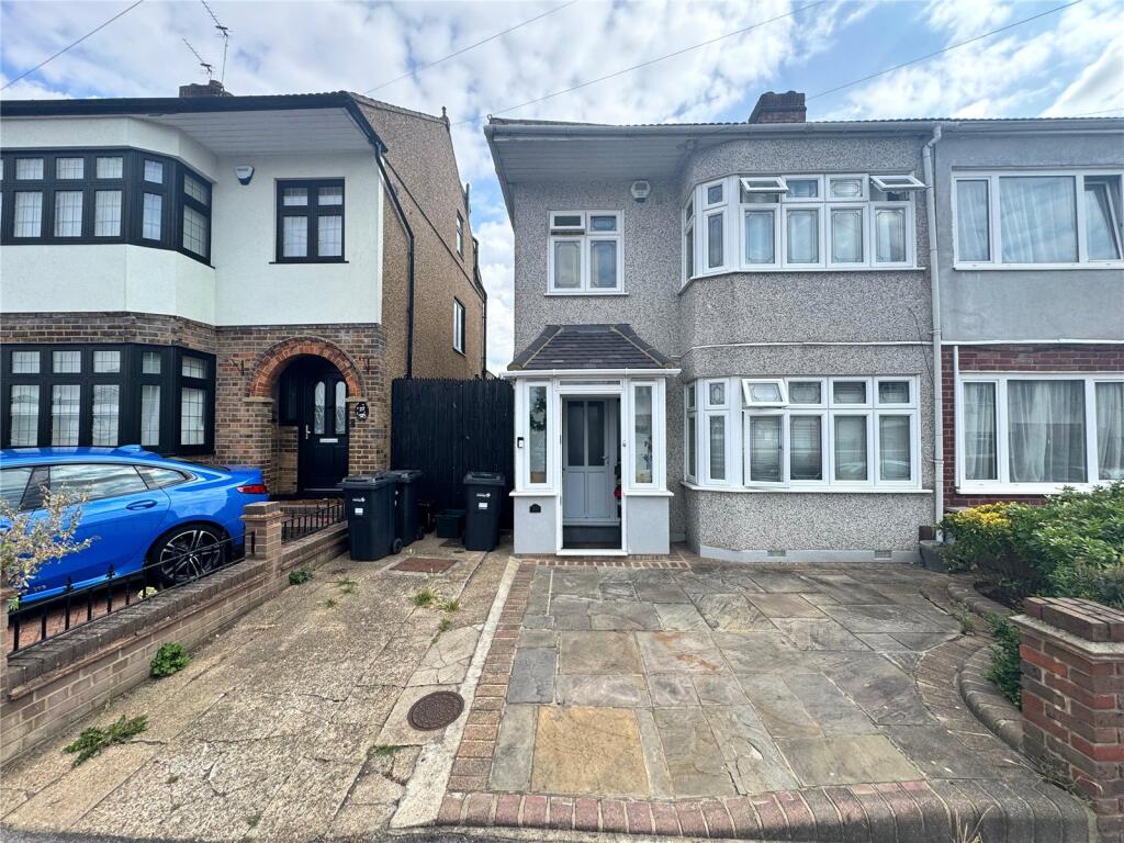 House in Romford - More