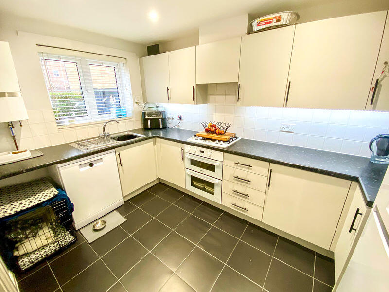 Warner Close, Hedge End, SO30 2BE photo 4