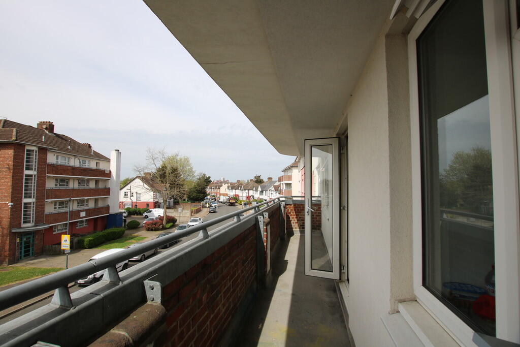 Apartment in London, Harlesden - View 3