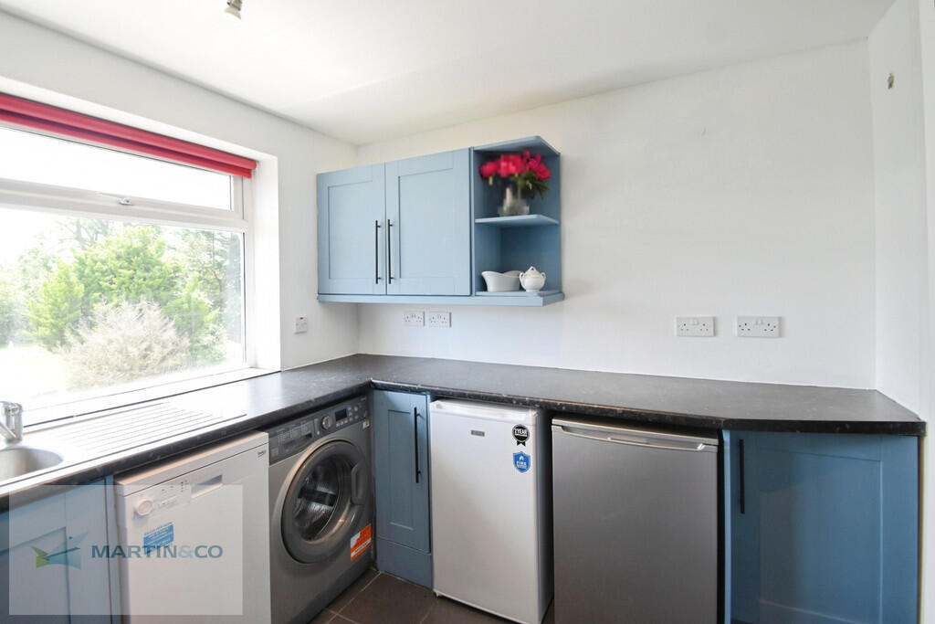 Apartment in Elmbridge, Surrey - More