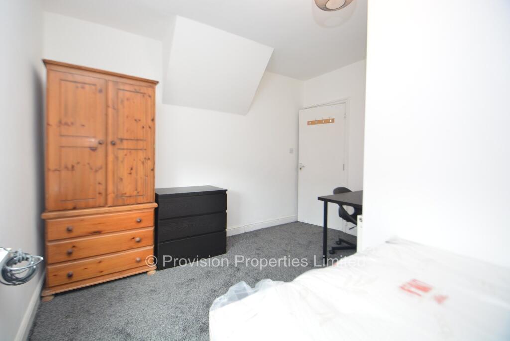 6 bedroom terraced house for rent