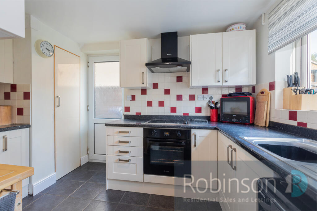 Sawyers Crescent, Maidenhead, Berkshire photo 4