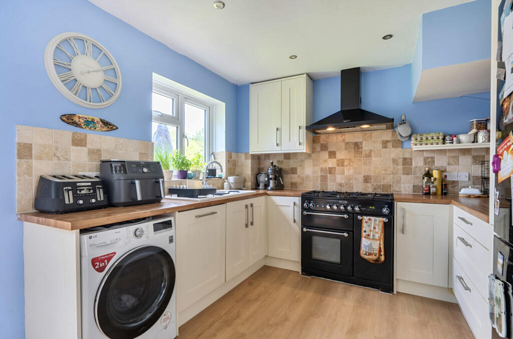House in Stoke Mandeville, Buckinghamshire - View 5