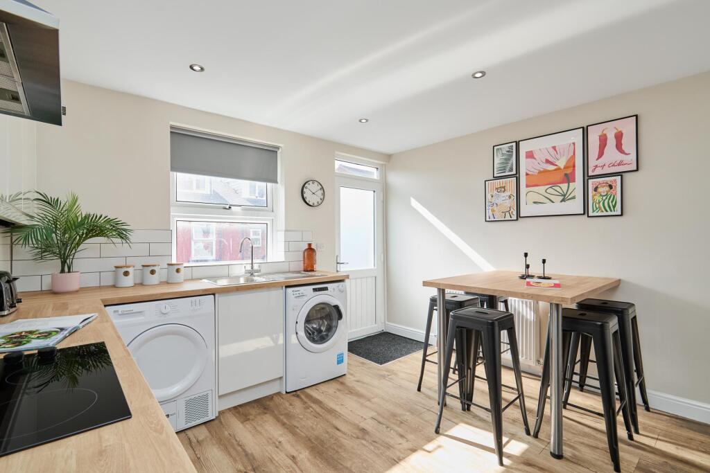 House in Leeds, West Yorkshire - View 4