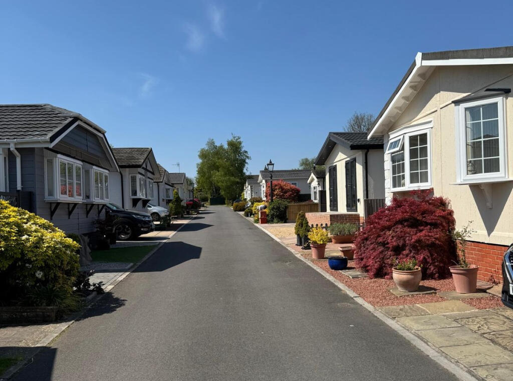 House in Romsey, Canada, West Wellow - View 2