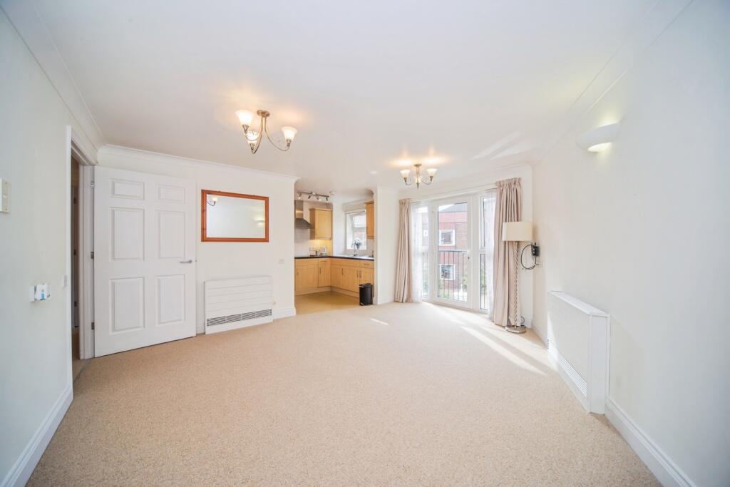 Apartment in Southampton - View 3