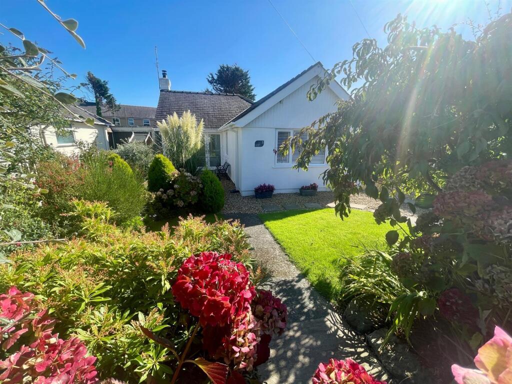 Main image of property: Maes Hyfryd, Moelfre