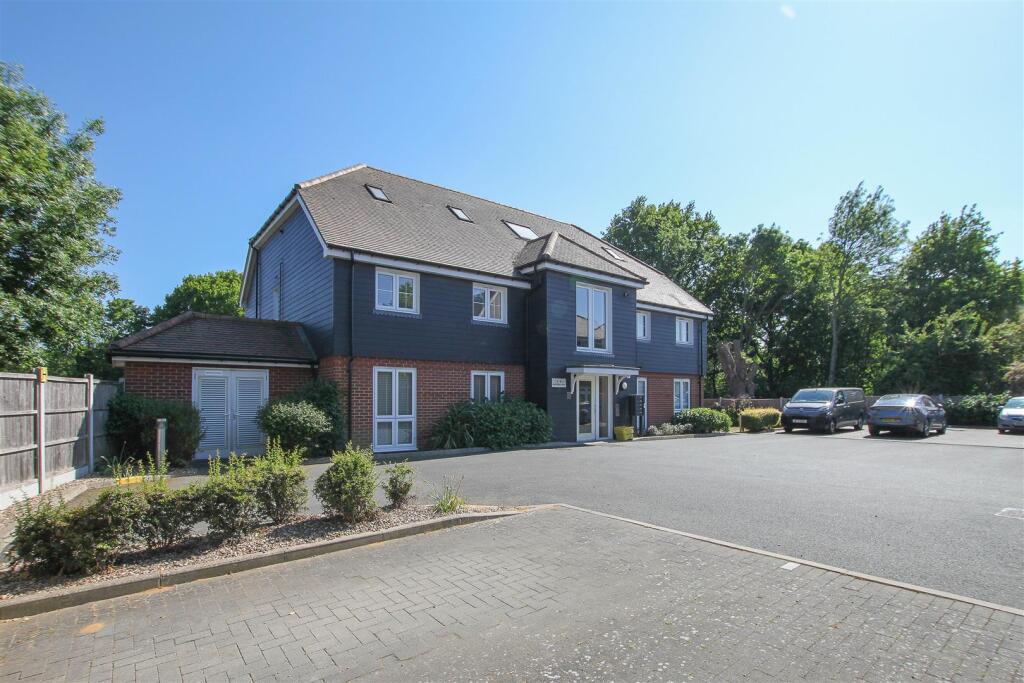 Apartment in Brentwood, Kelvedon Hatch - View 5