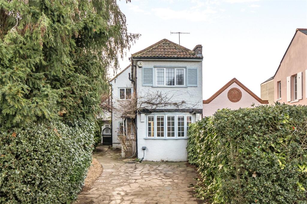 4 bed detached - West End Lane, Esher, KT10 image 2