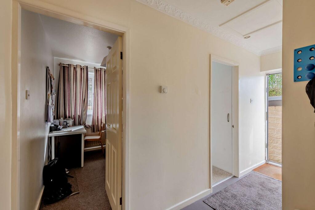 Park Drive Road, Keighley, BD21 - View 2