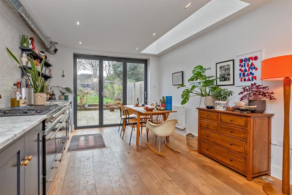 Castle Road, St. Albans photo 3