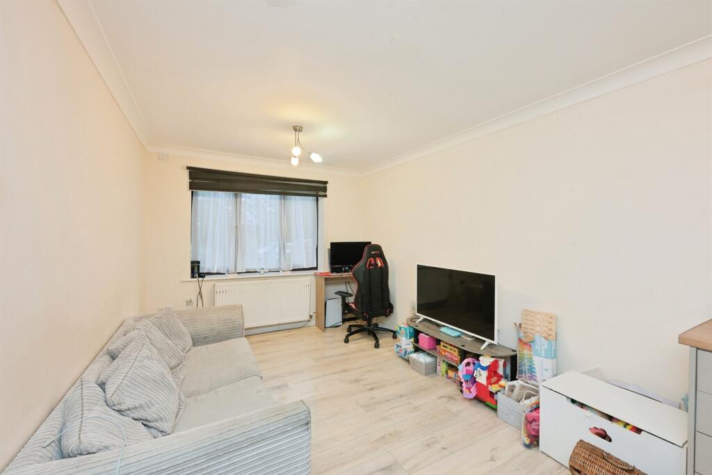 Chilworth Gate, Broxbourne photo 4