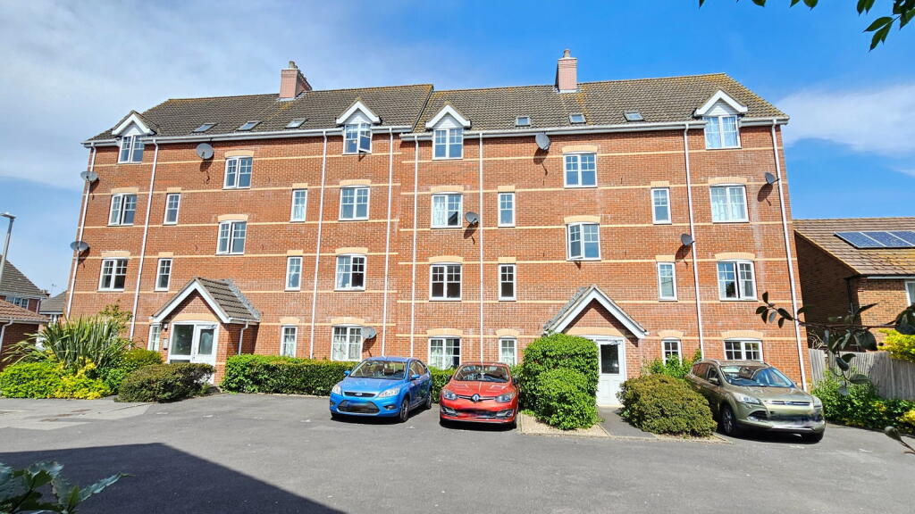 Main image of property: Windsor Court, Newbury, RG14 5XG