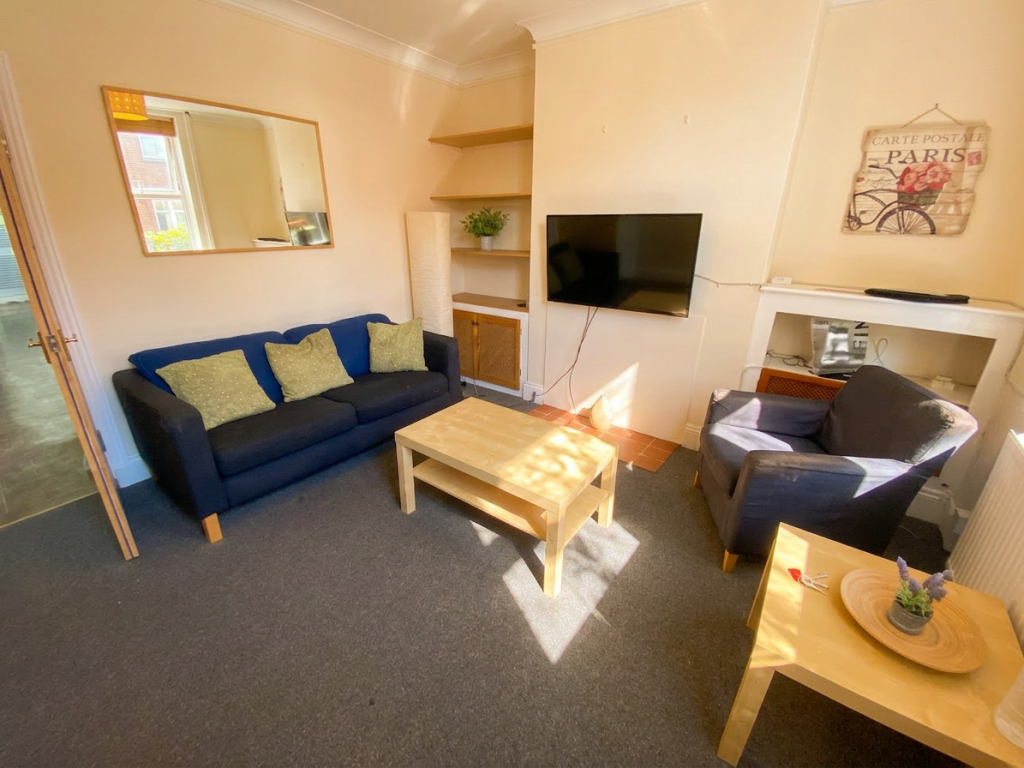 Main image of property: Derby Street - 3 Bed Ex Bills, Beeston, East Midlands, NG9