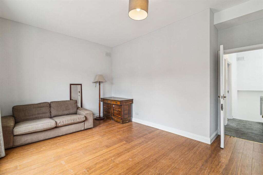 Apartment in London - View 2