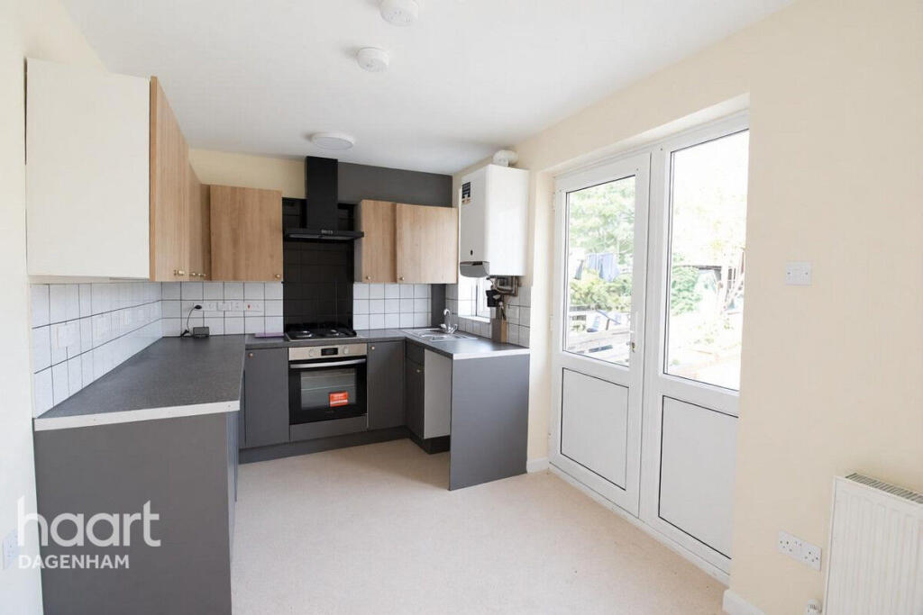 House in Romford - View 4