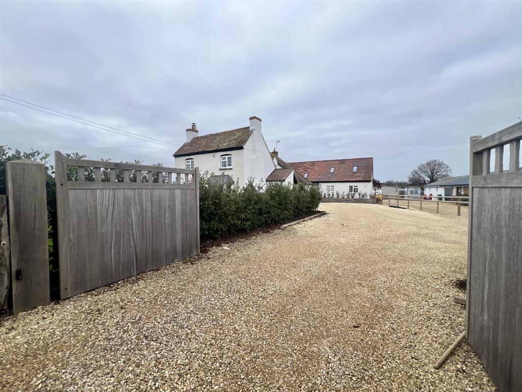 House in Worcester - View 2