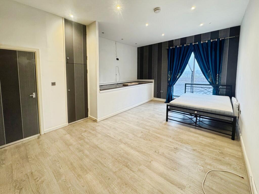 Apartment in Luton - More