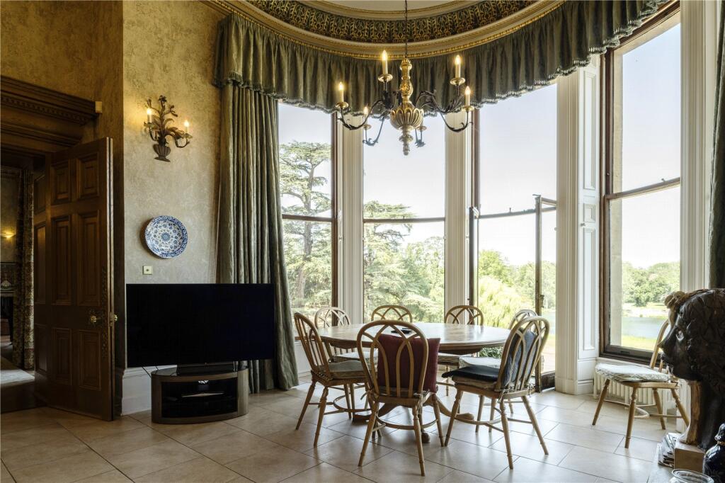Apartment in Kingston upon Thames - View 4