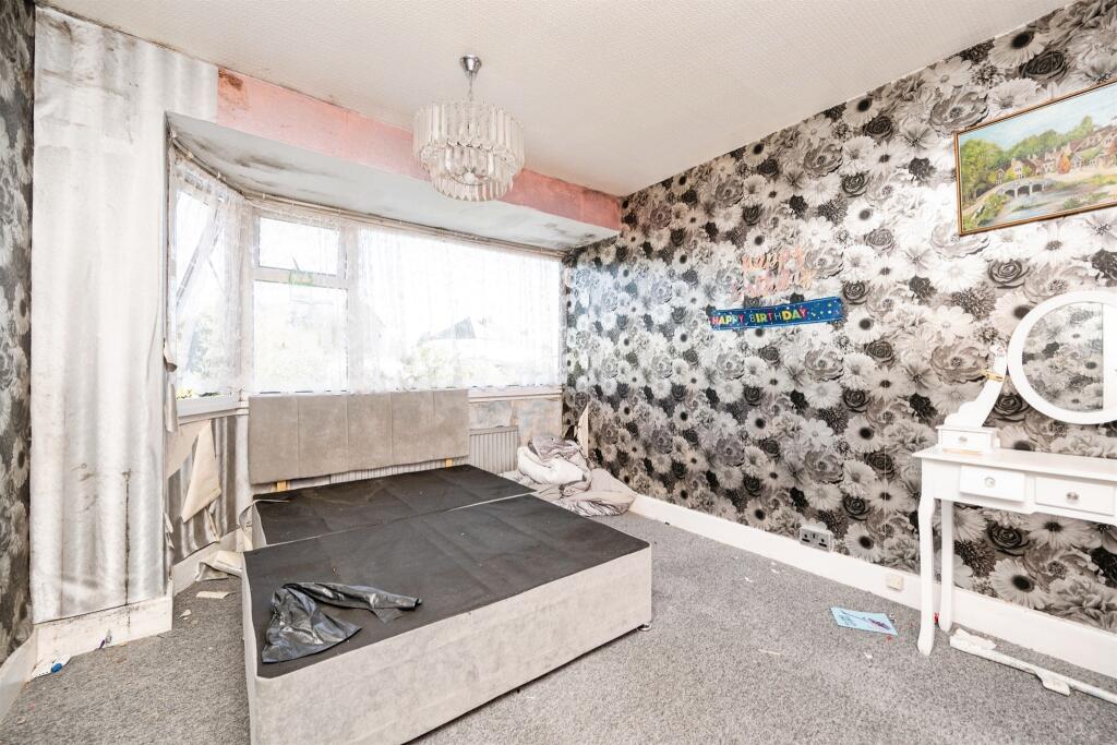 House in Birmingham, West Midlands - More