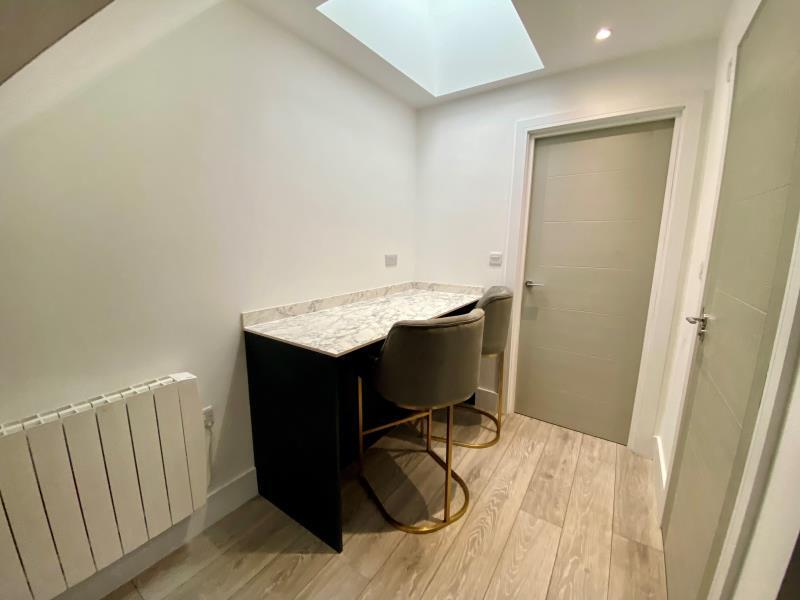 Apartment in Surrey Heath, Old Dean - View 4