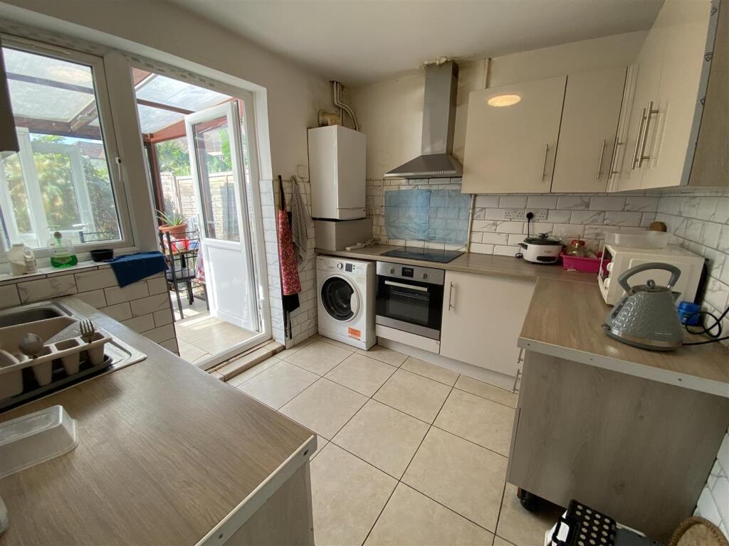 House in Dagenham, Scrattons Farm - View 4