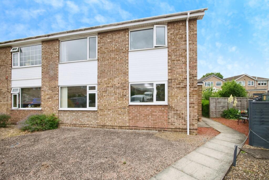 2-bed flat on Heslin Close, Haxby, York, £165,000