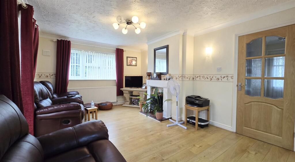 House in South Holland, Sutton Bridge - More