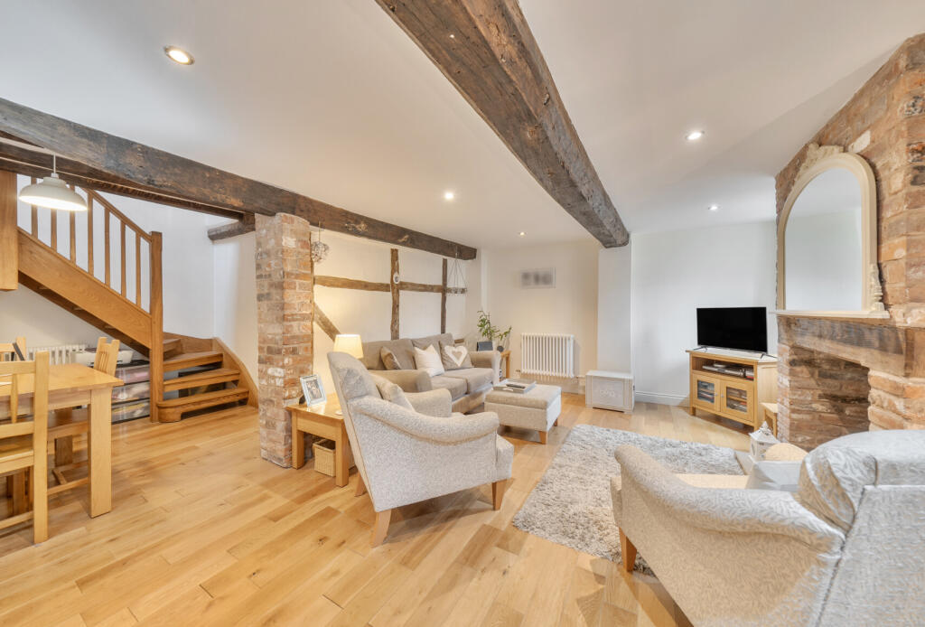 2-bed terraced on Barton Street, Tewkesbury, Gloucestershire, GL20, £250,000